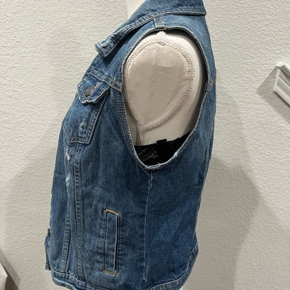 Mossimo Distressed Jean  vest size M - Picture 3 of 4